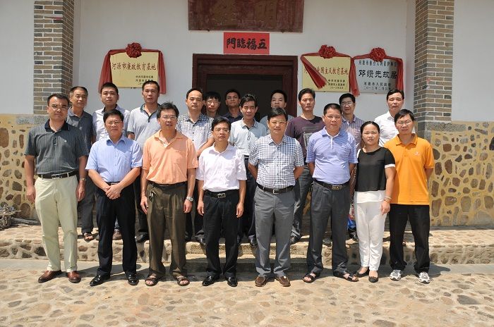 市博物館班子到鄧?yán)y先故居參觀學(xué)習(xí) 