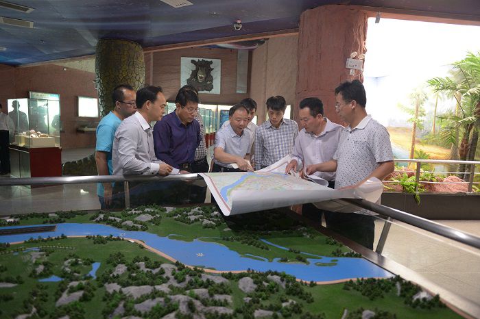 國土資源部地質(zhì)遺跡保護調(diào)研組來我館考察調(diào)研