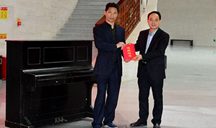 河源鄉(xiāng)梓向我館捐贈近“百歲”鋼琴