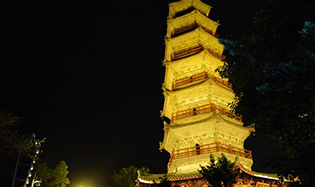 龜峰塔昨晚亮燈 八百年古塔煥新顏