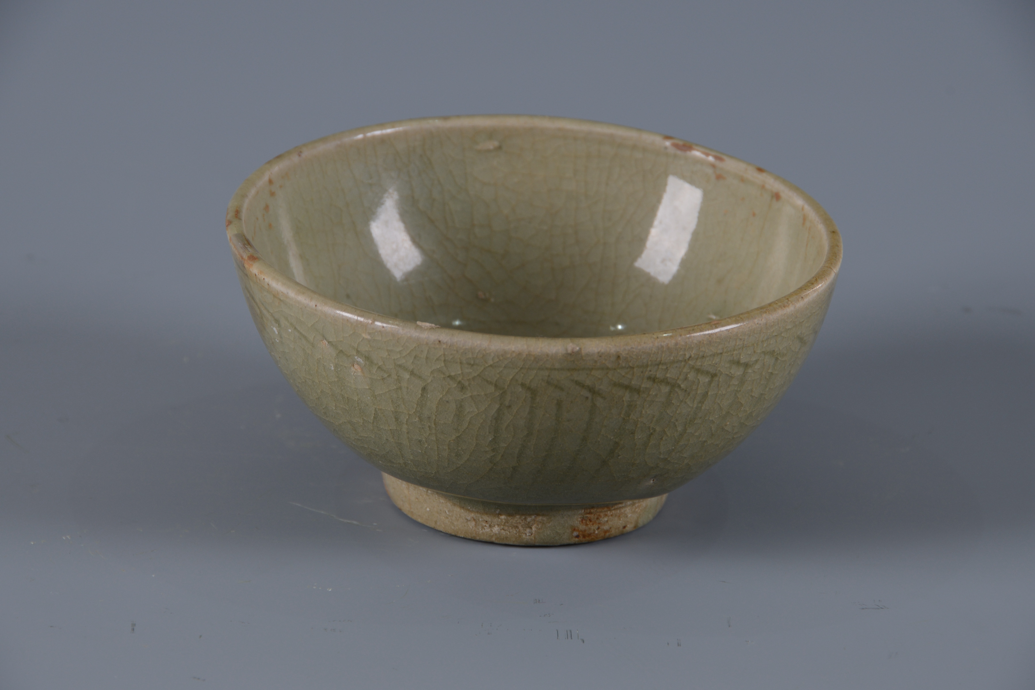 明龍泉窯青釉刻花福字瓷碗