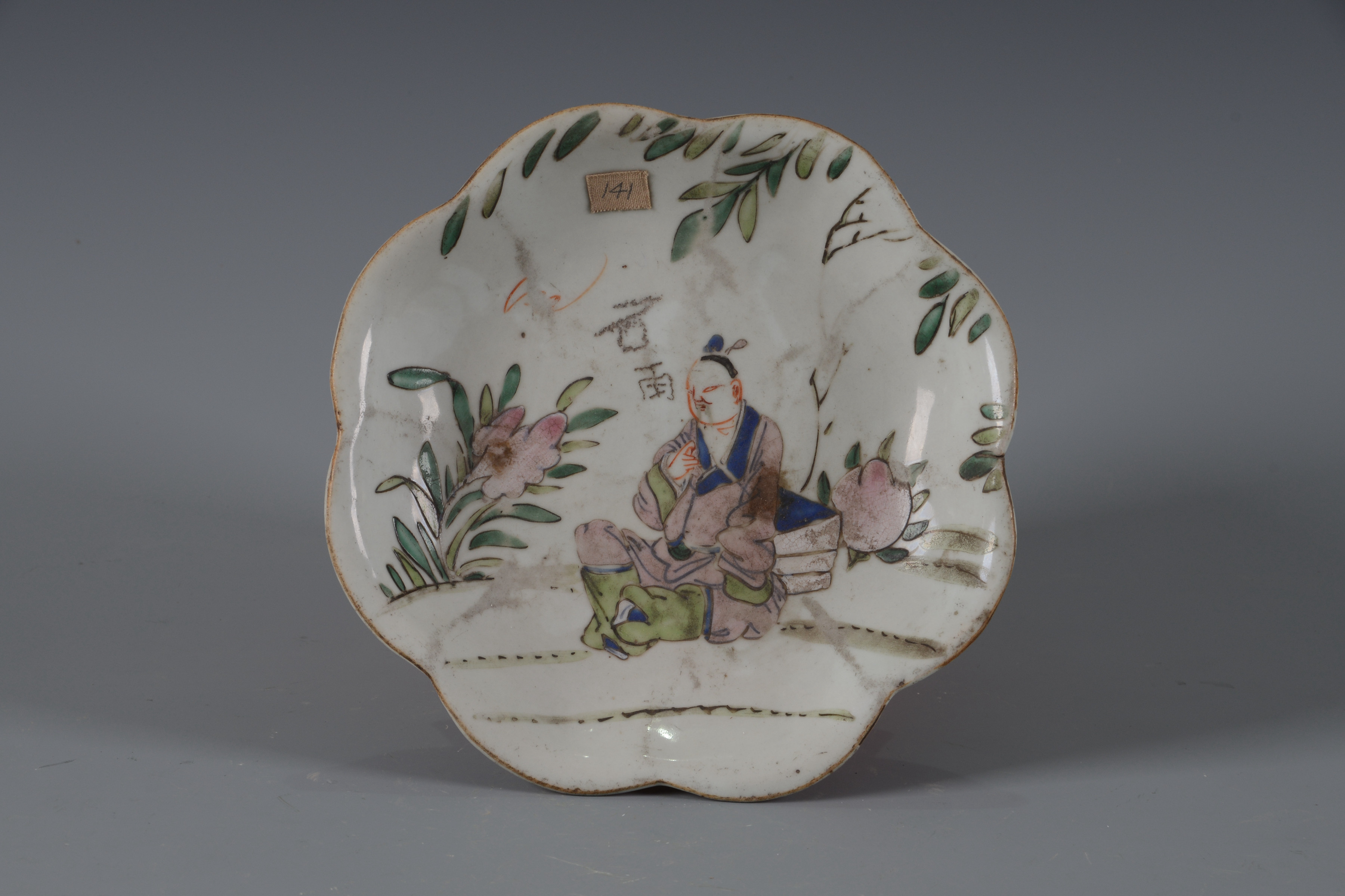 民國(guó)粉彩人物花卉紋瓷碟