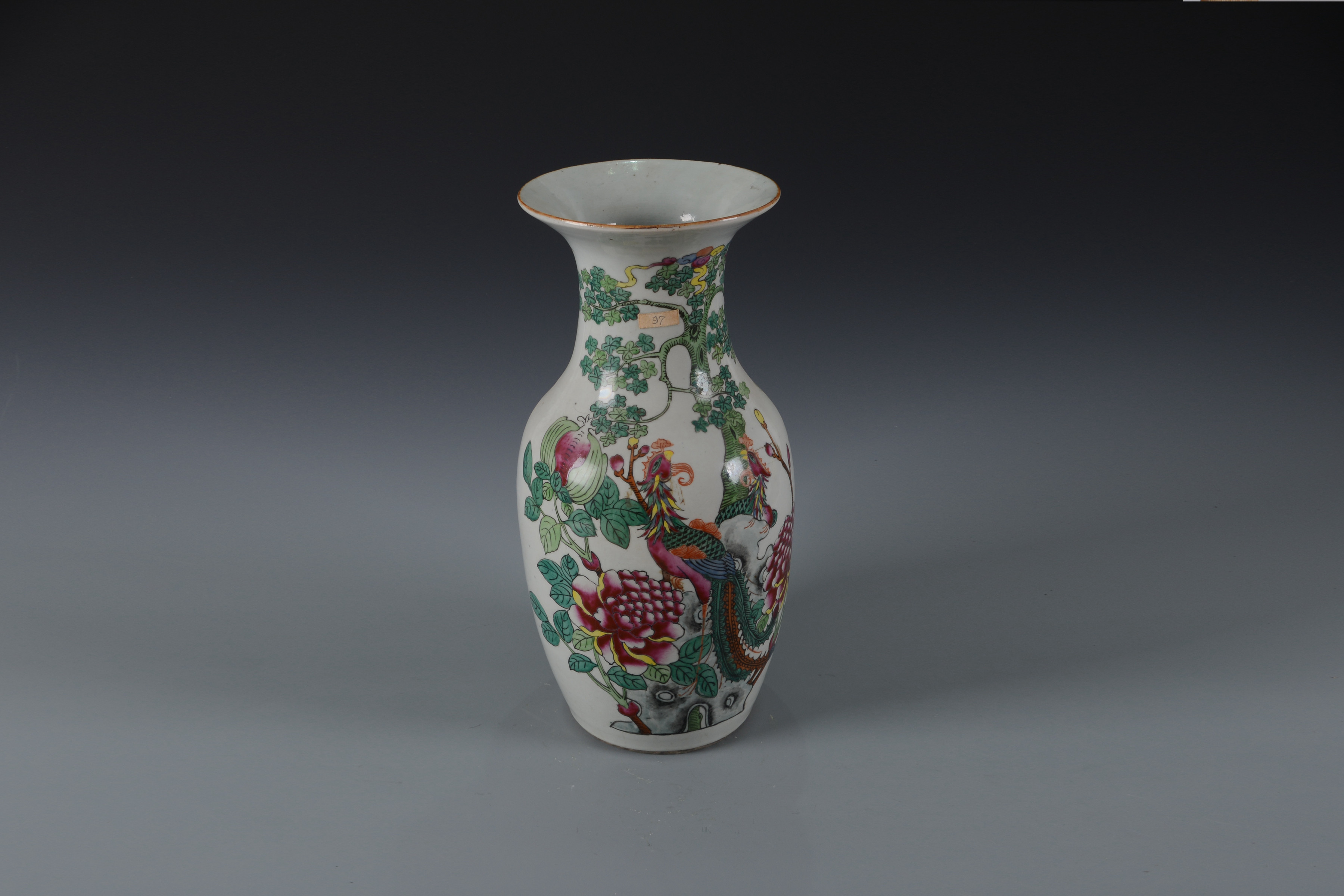 民國(guó)五彩雙鳳牡丹紋瓷瓶