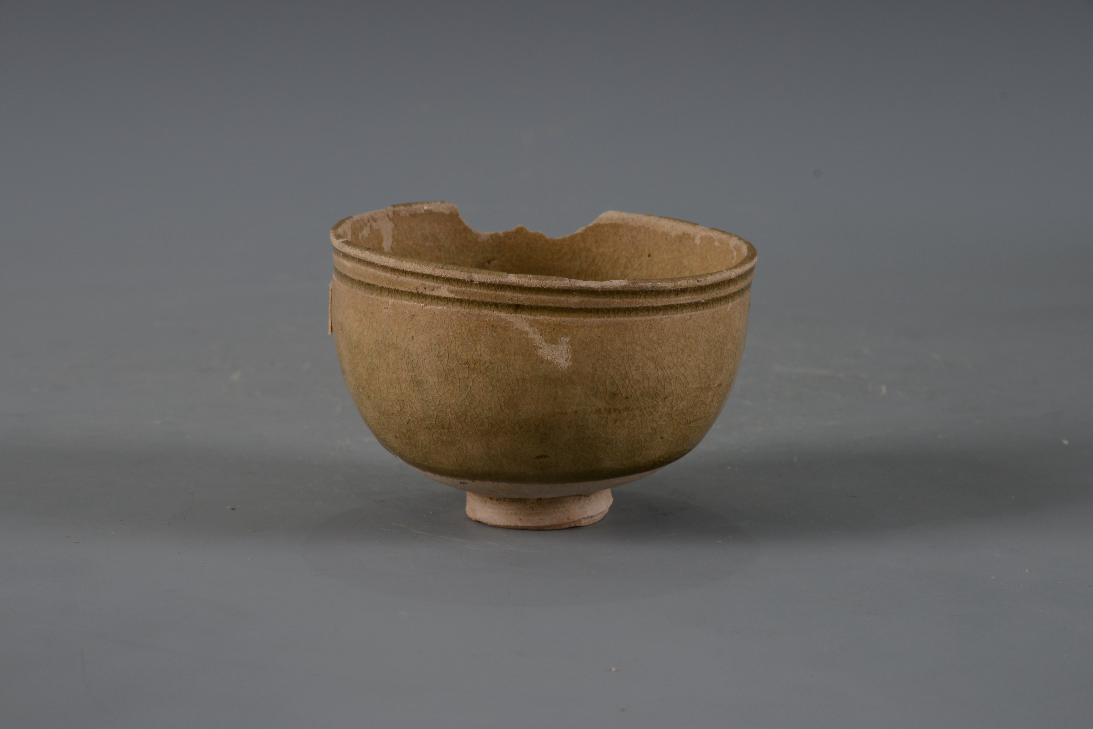 元青釉弦紋瓷碗