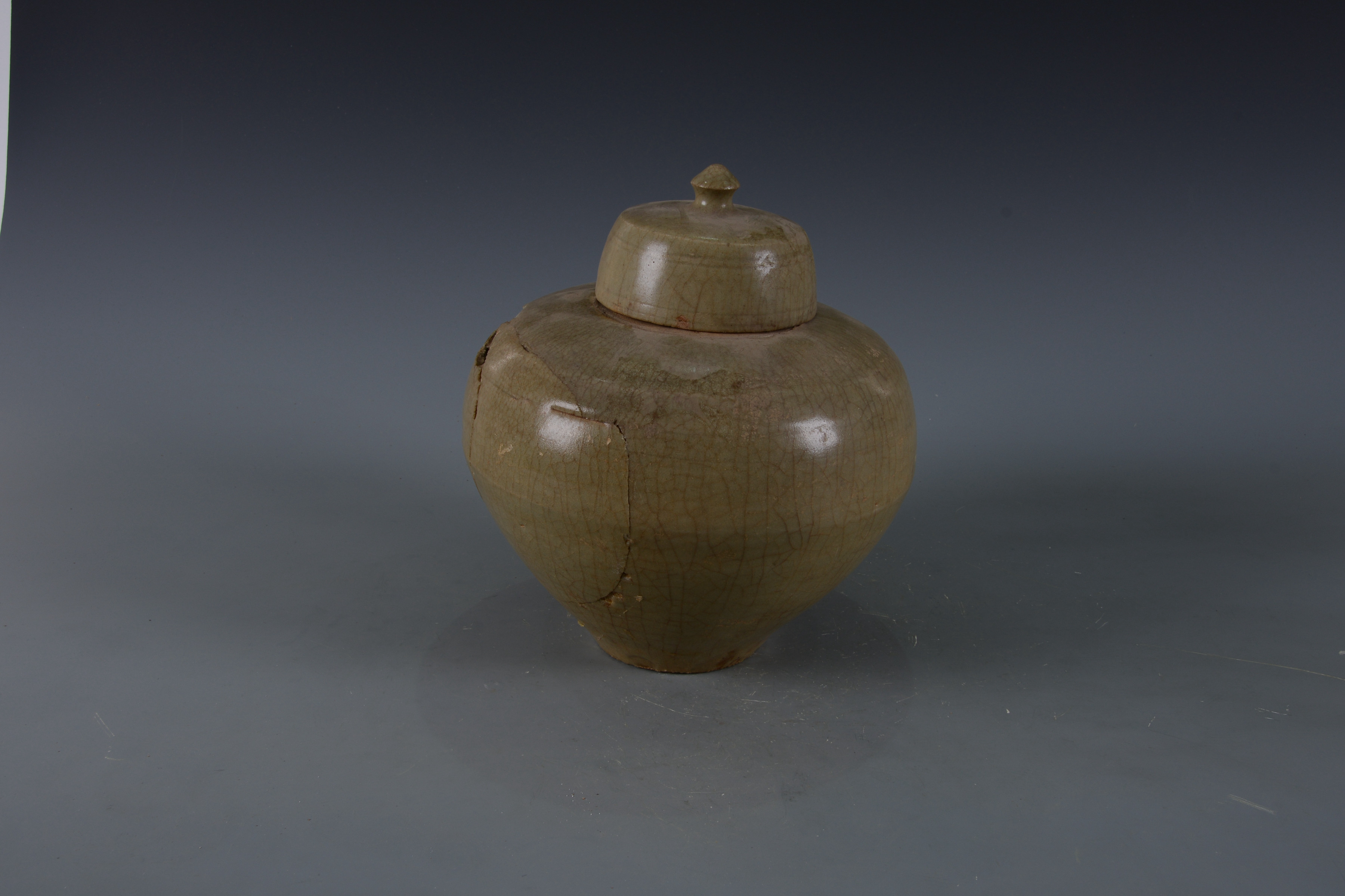 明青釉帶蓋瓷罐