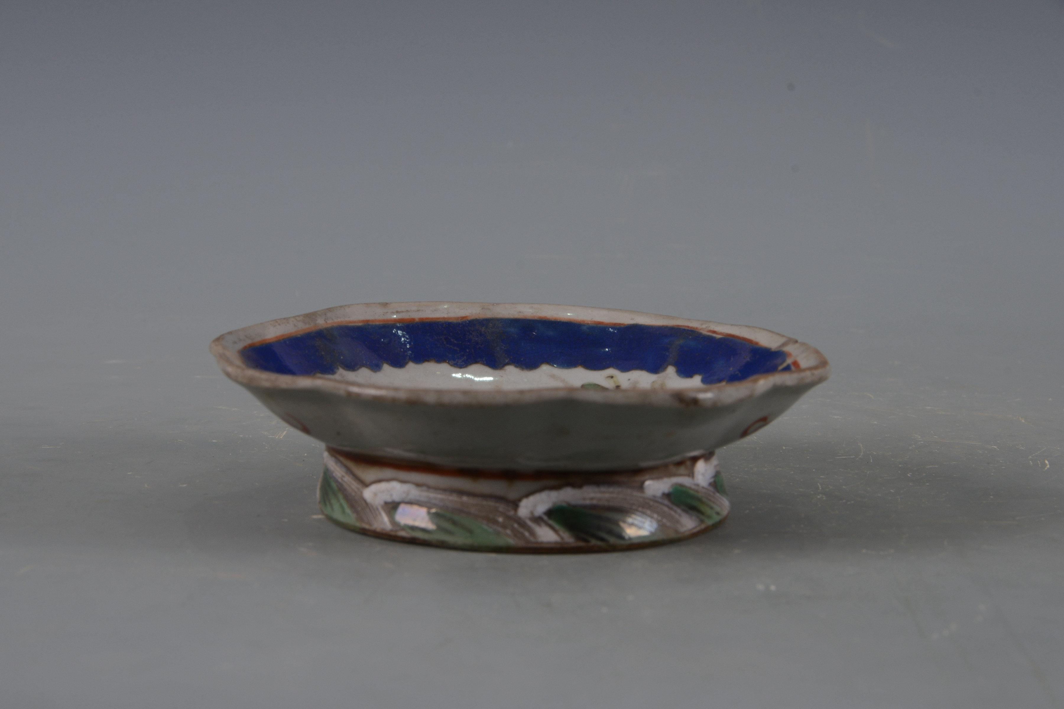 清粉彩花卉紋瓷碟