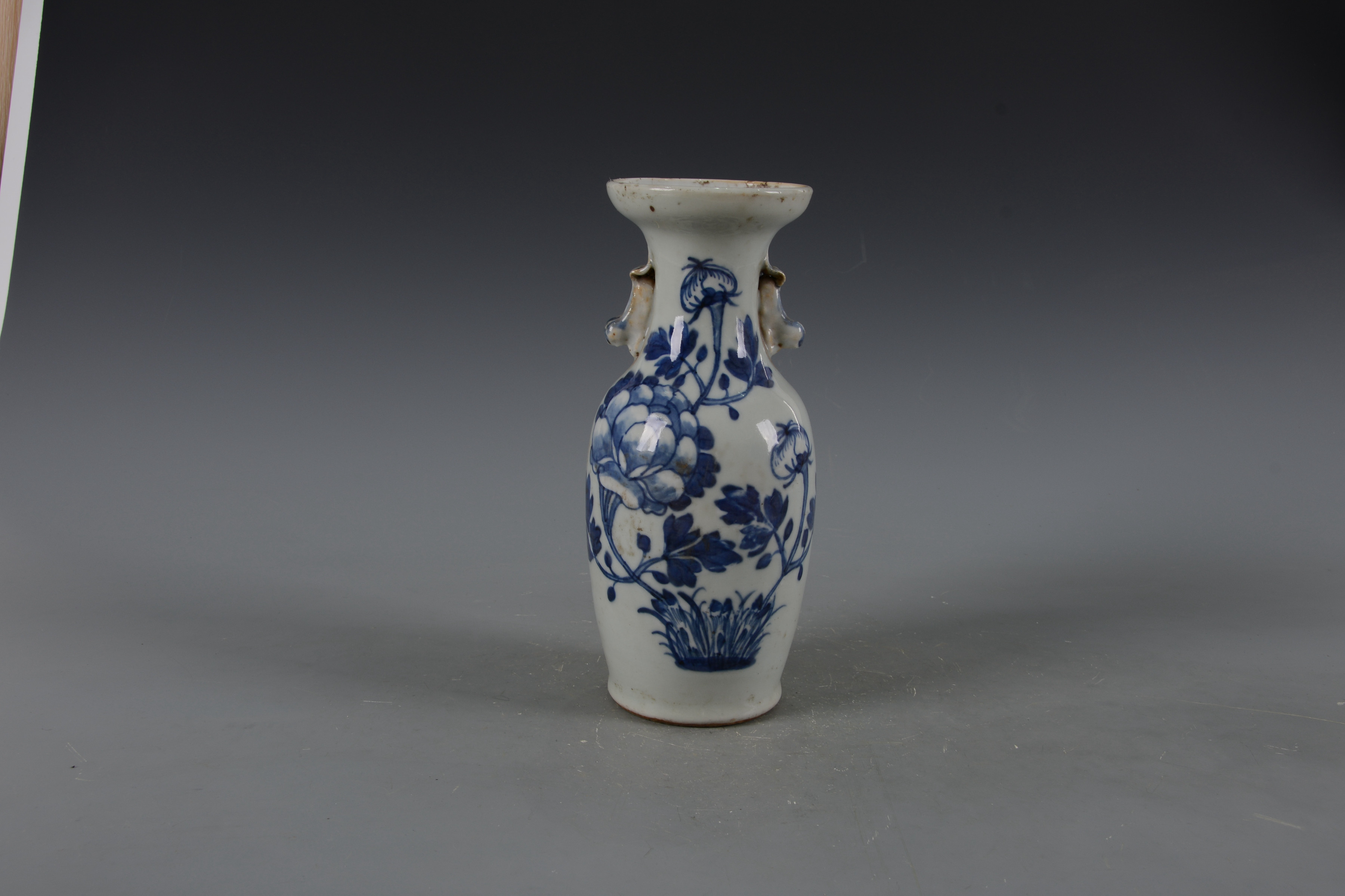 民國青花花草紋雙獅耳瓶