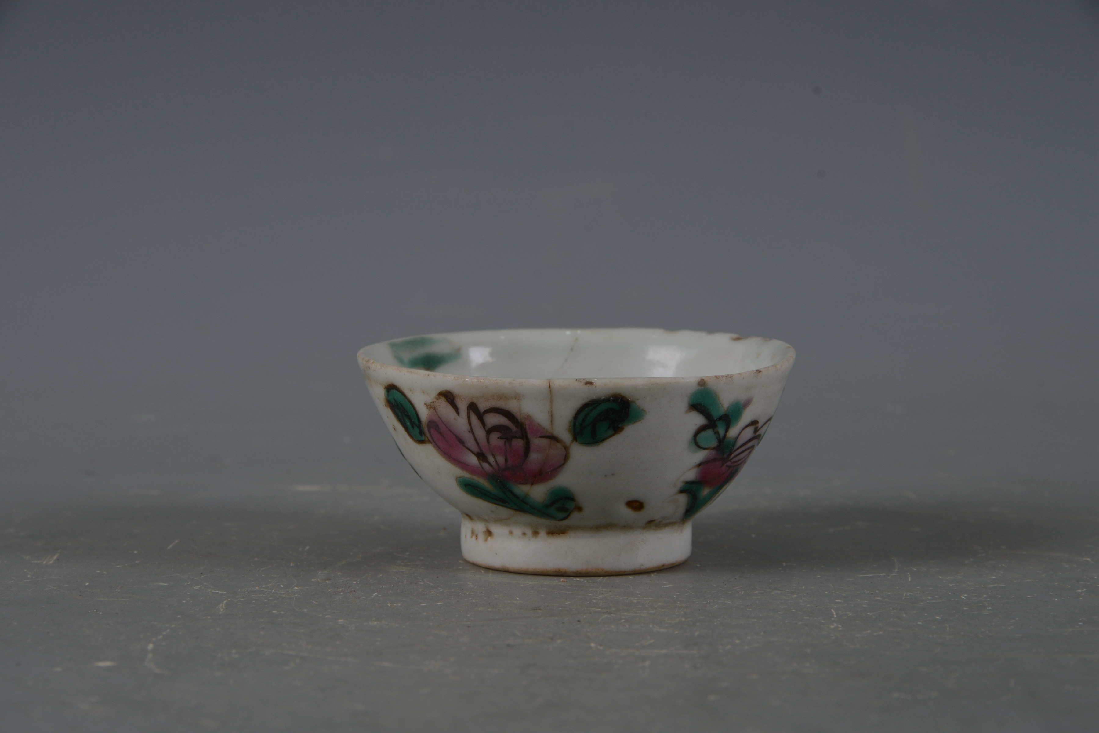 民國粉彩花卉紋瓷碗