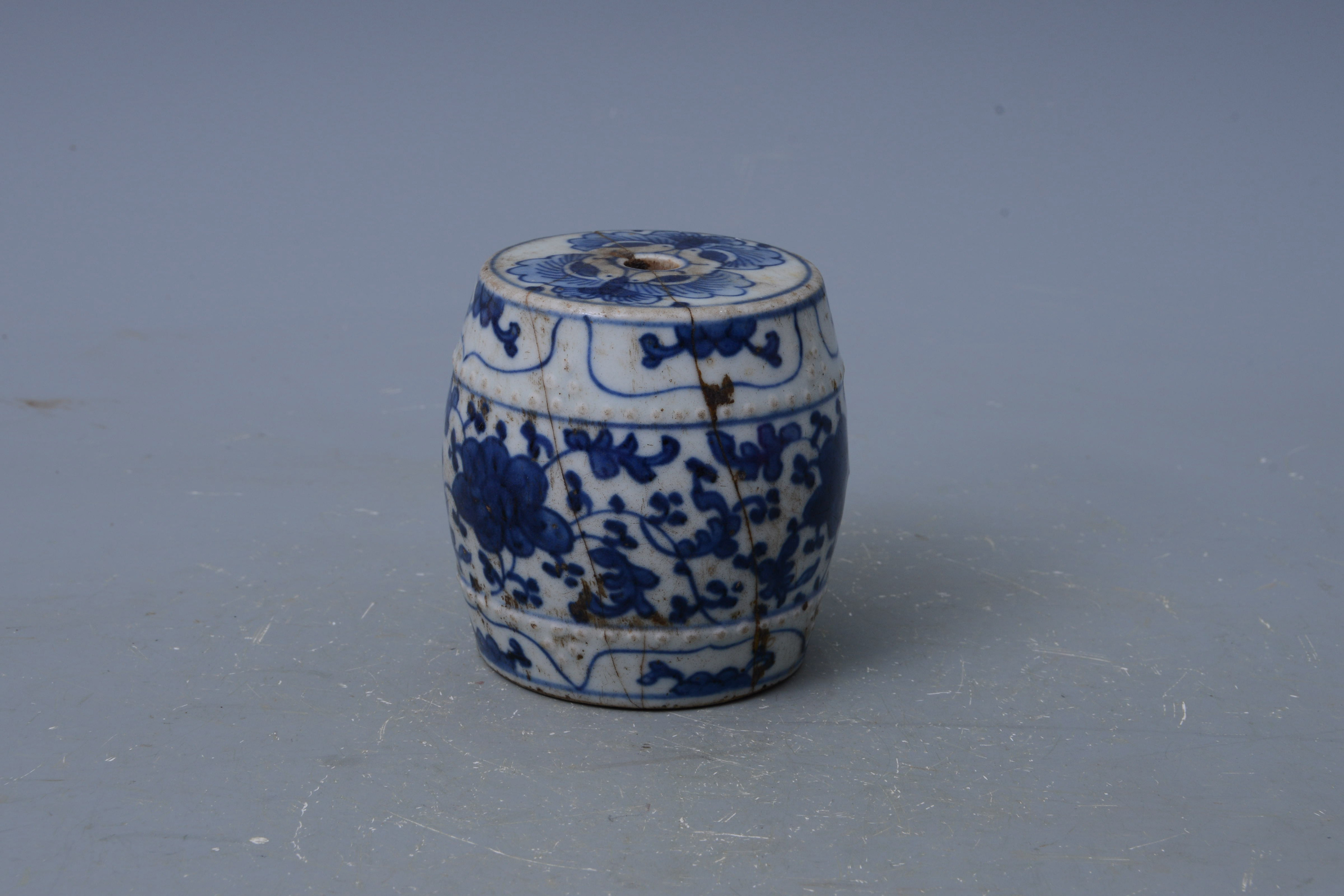 清青花花卉紋燭臺(tái)