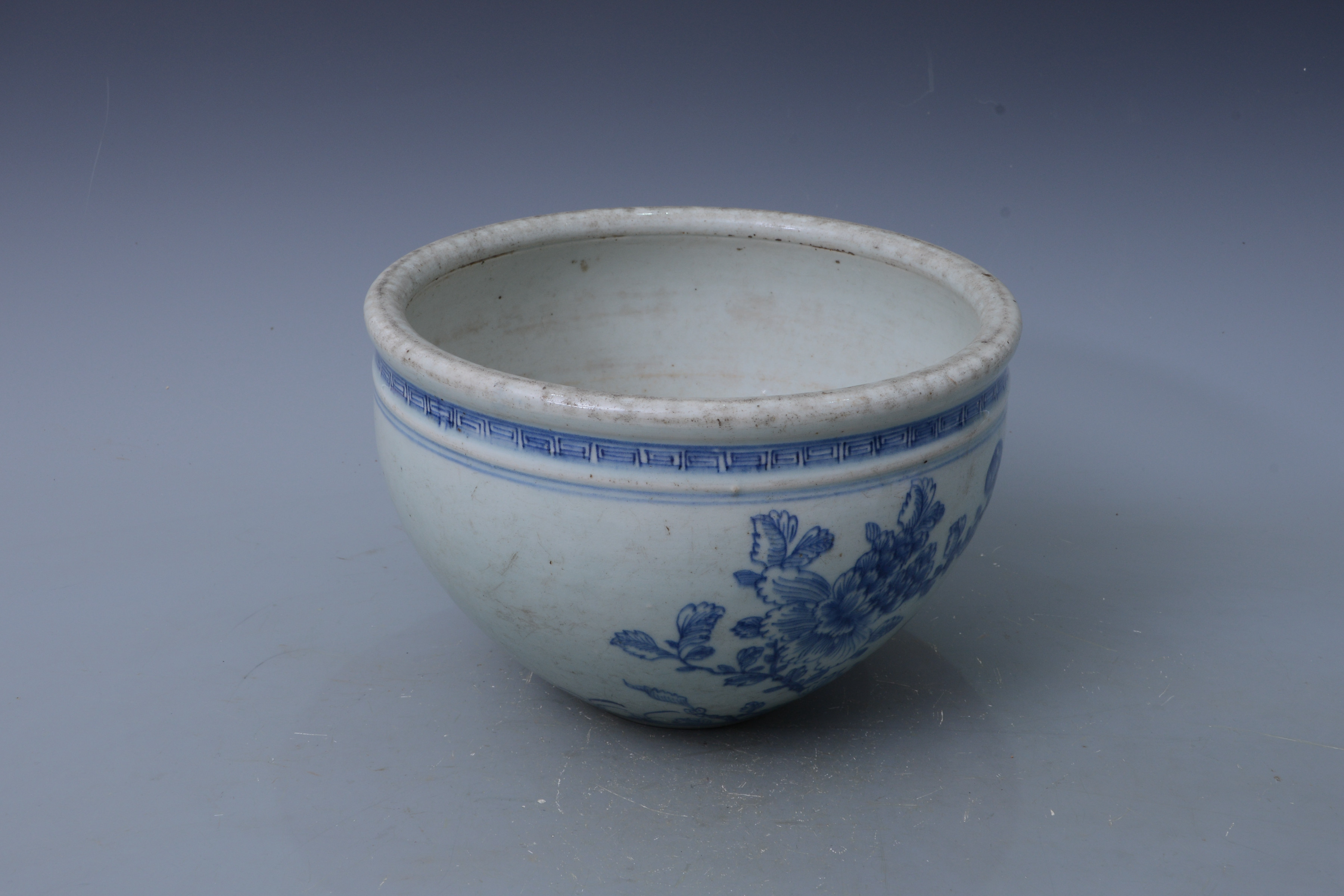 清青花花蝶紋缸