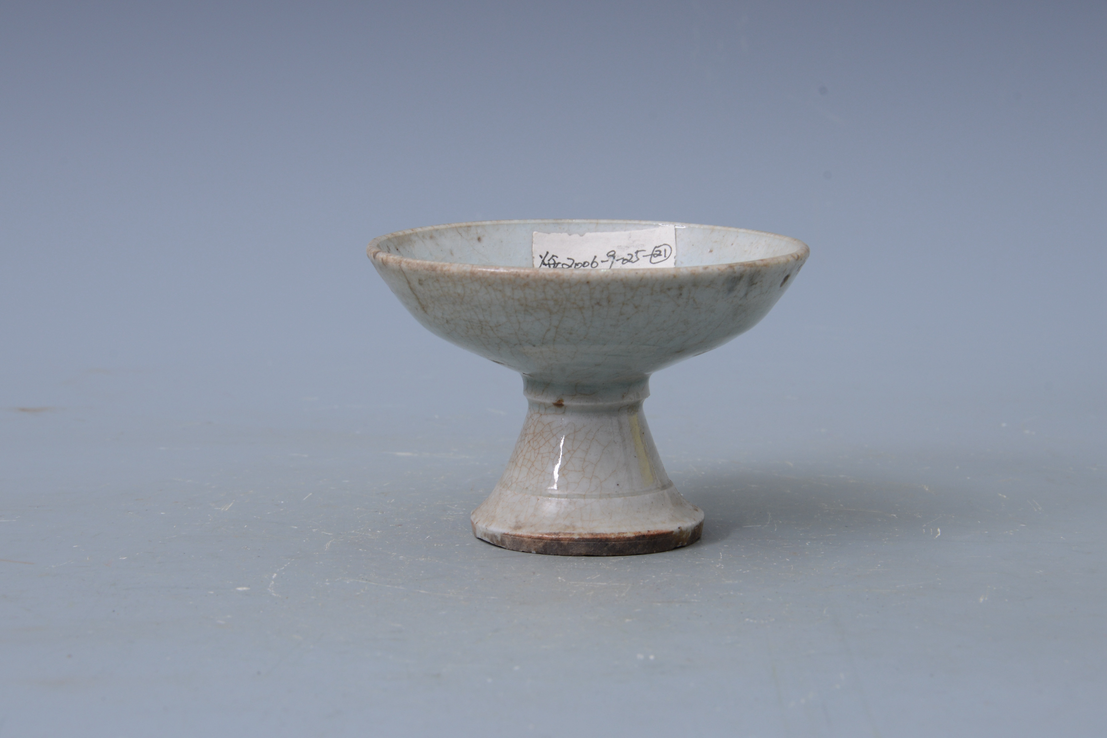 明青白釉高腳瓷碟