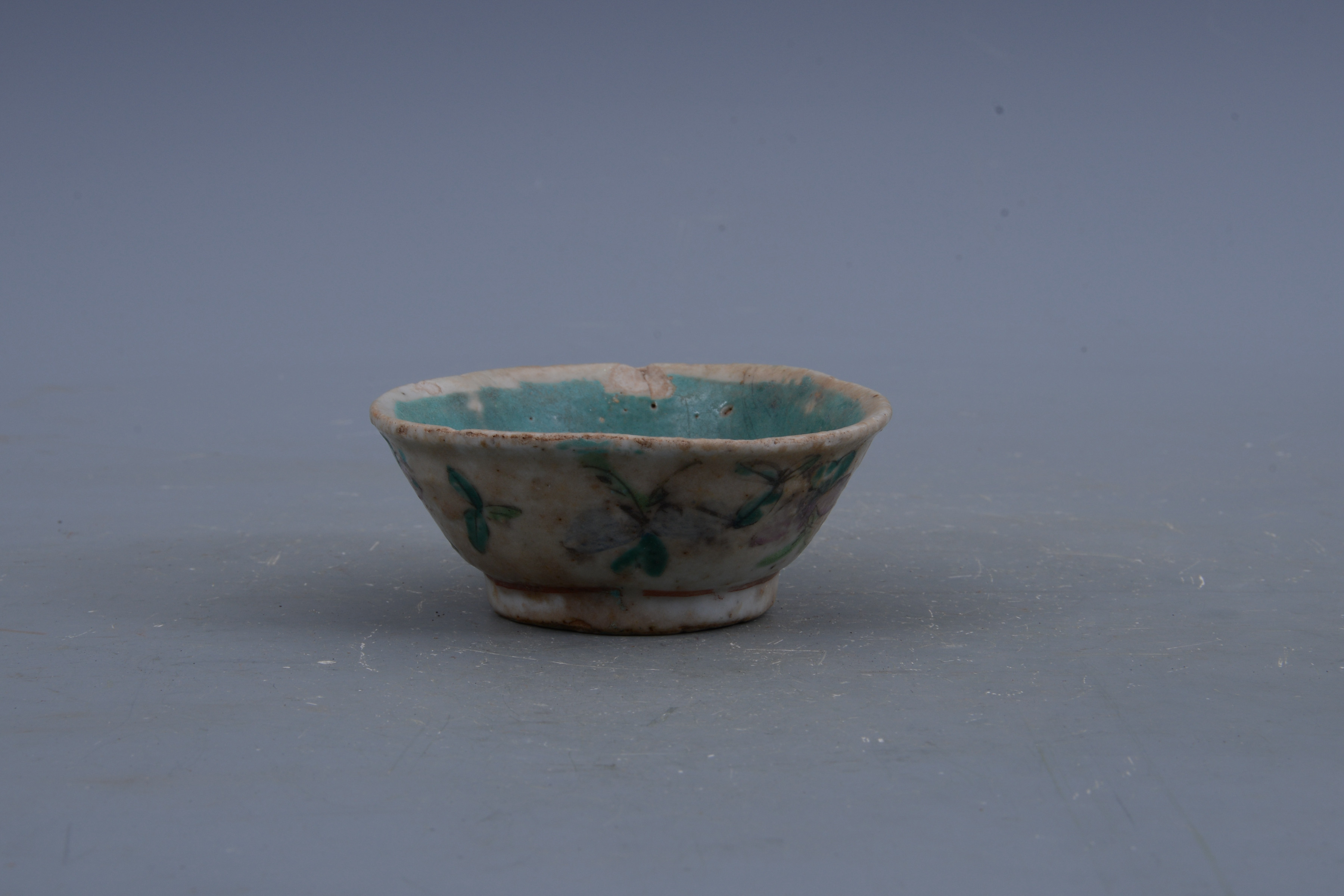 清粉彩花卉紋瓷碗