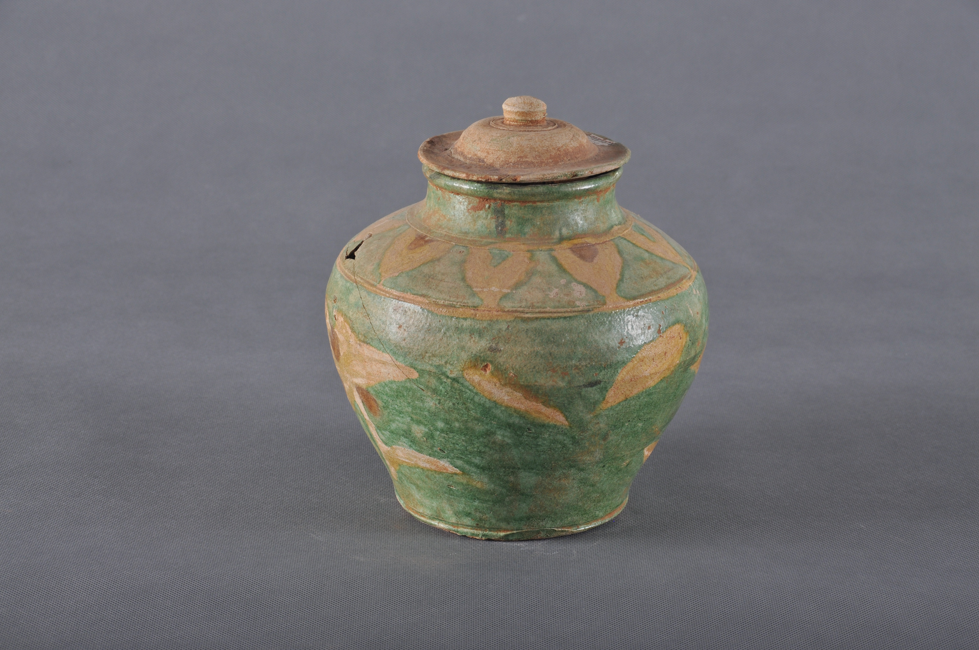 明素三彩花卉紋陶罐（帶蓋）