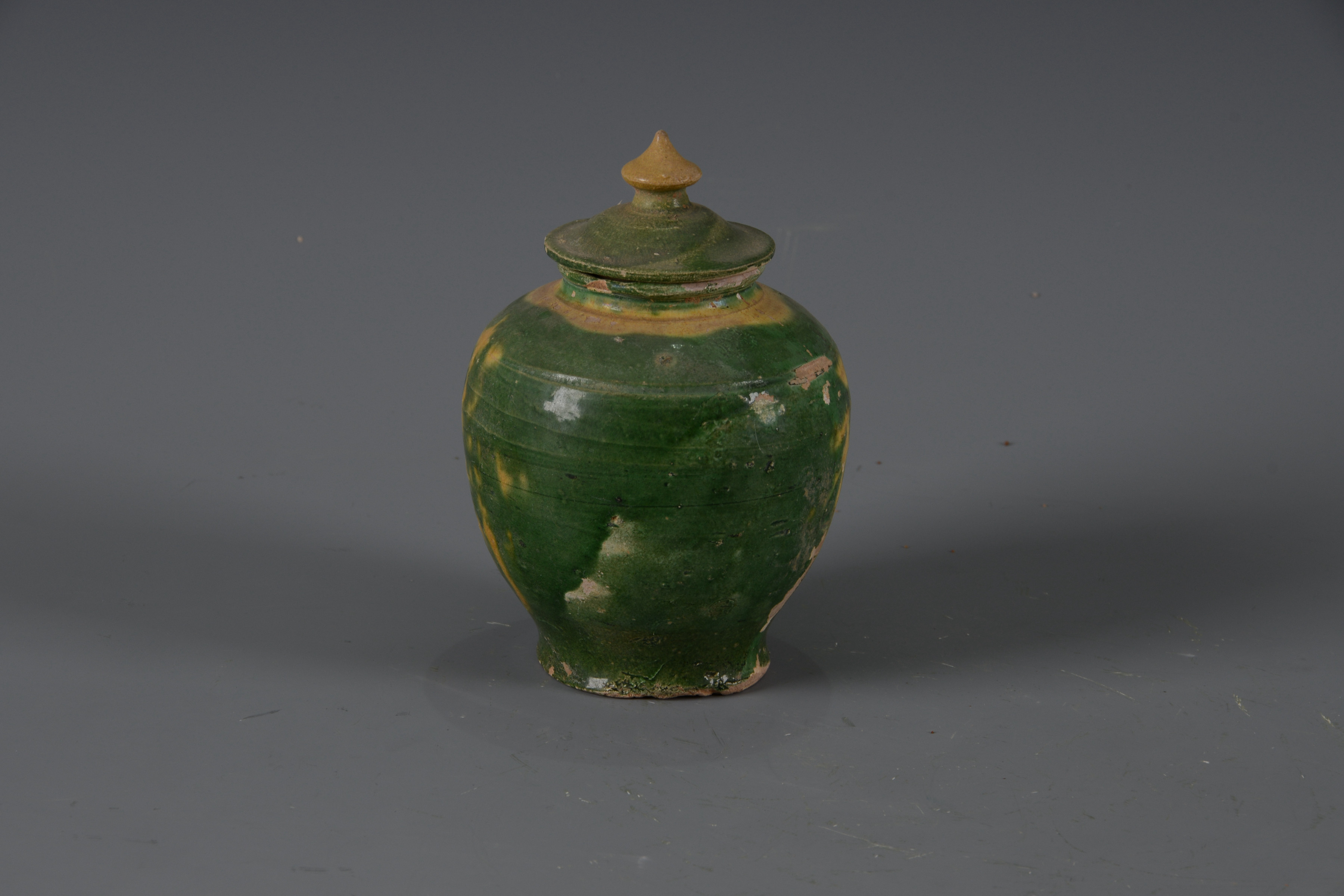 明素三彩“福 壽”字紋陶罐（帶蓋）