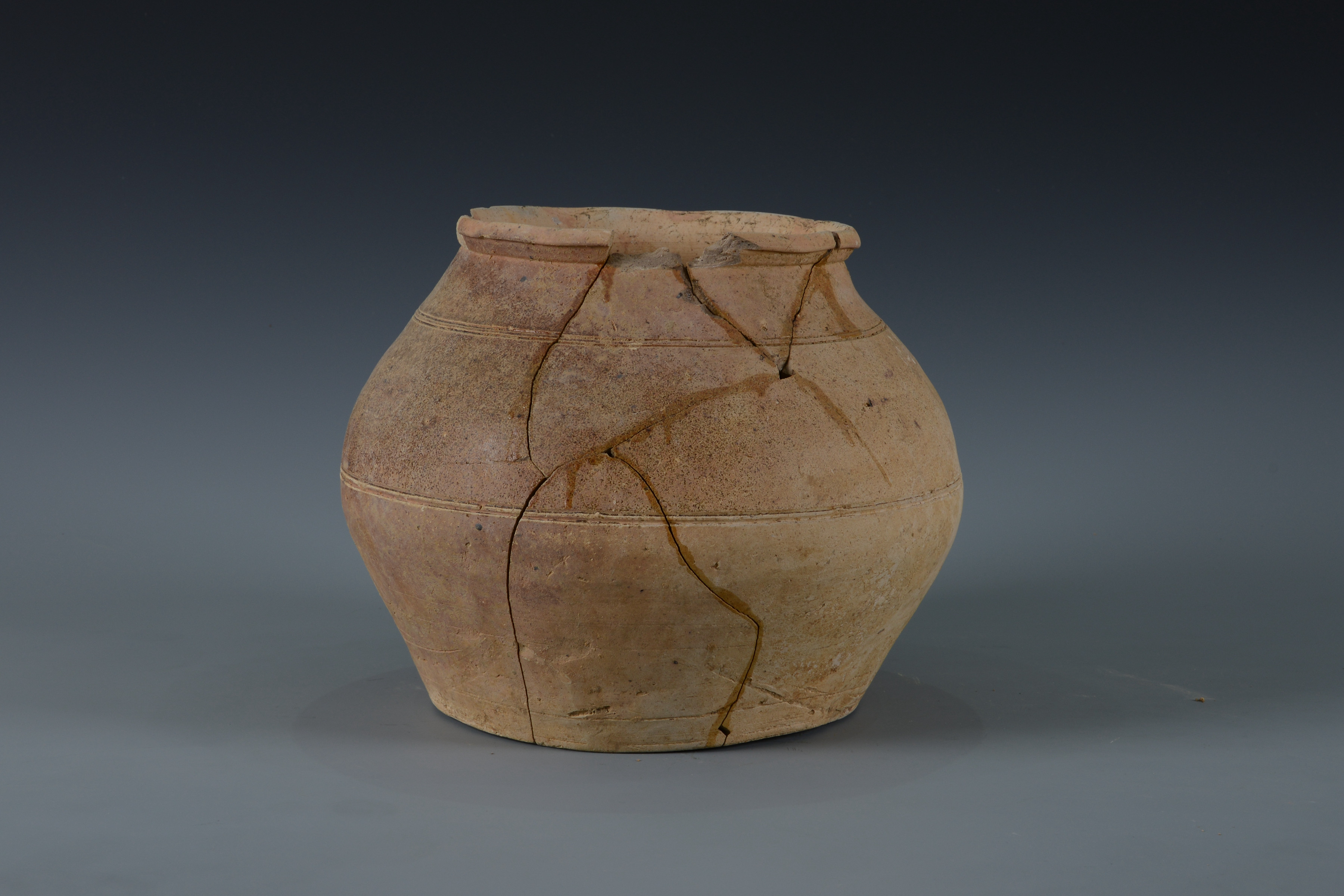 東漢弦紋陶罐