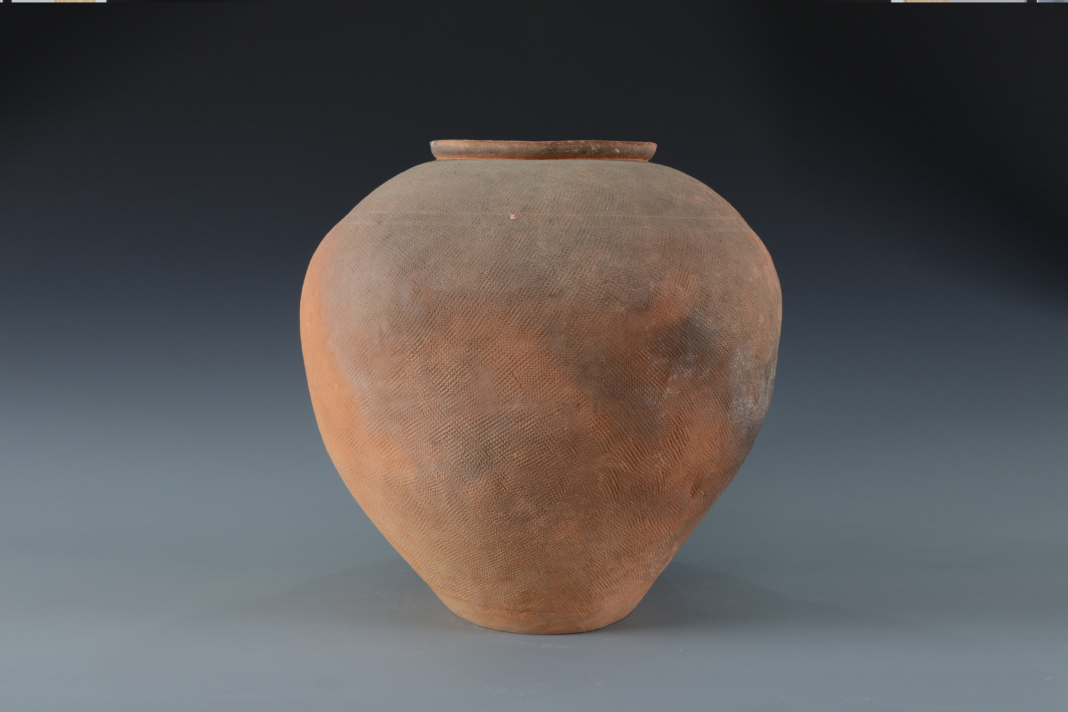 東漢方格紋紅陶罐