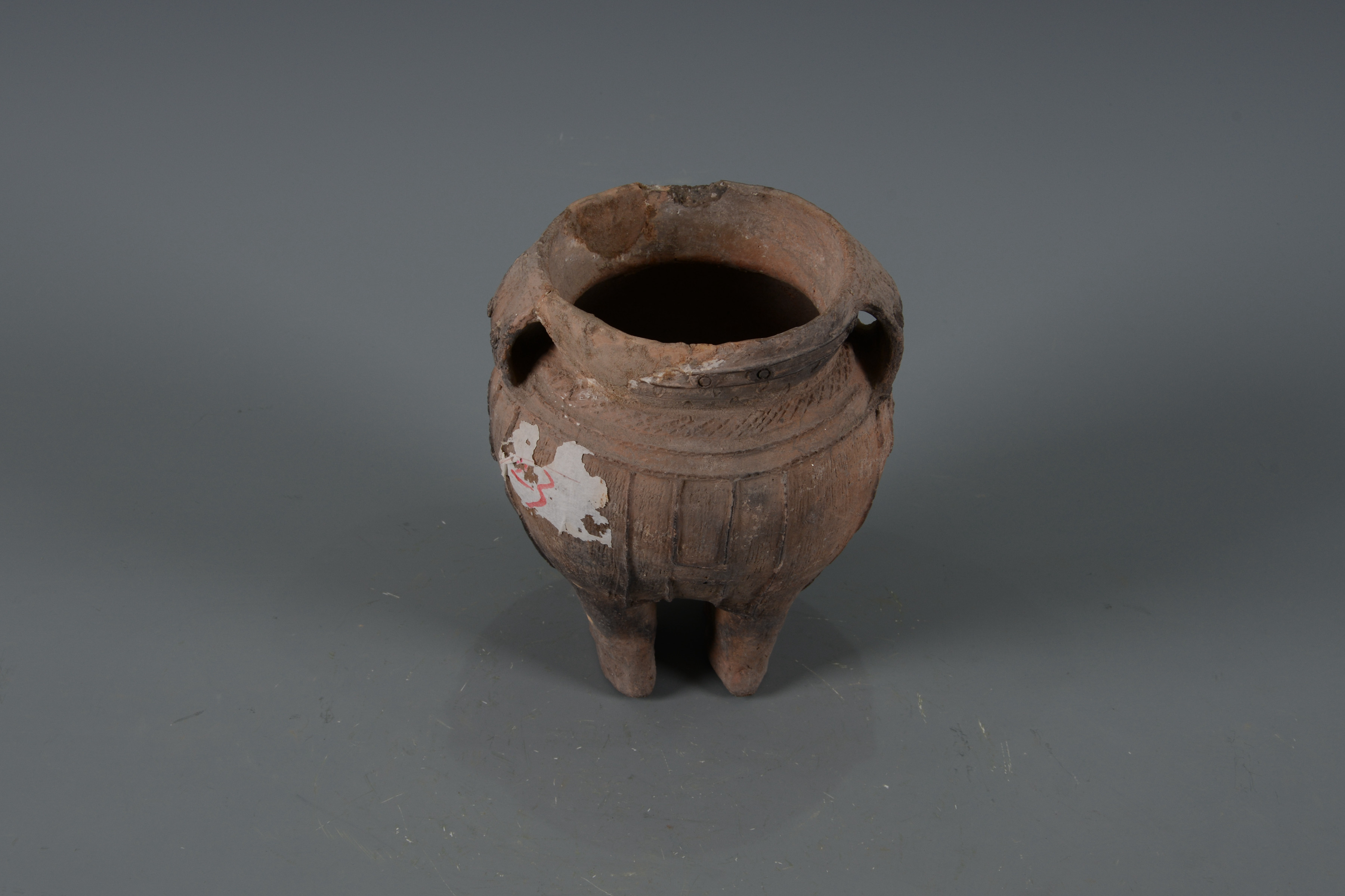 新石器時(shí)代雙耳雙足鬲