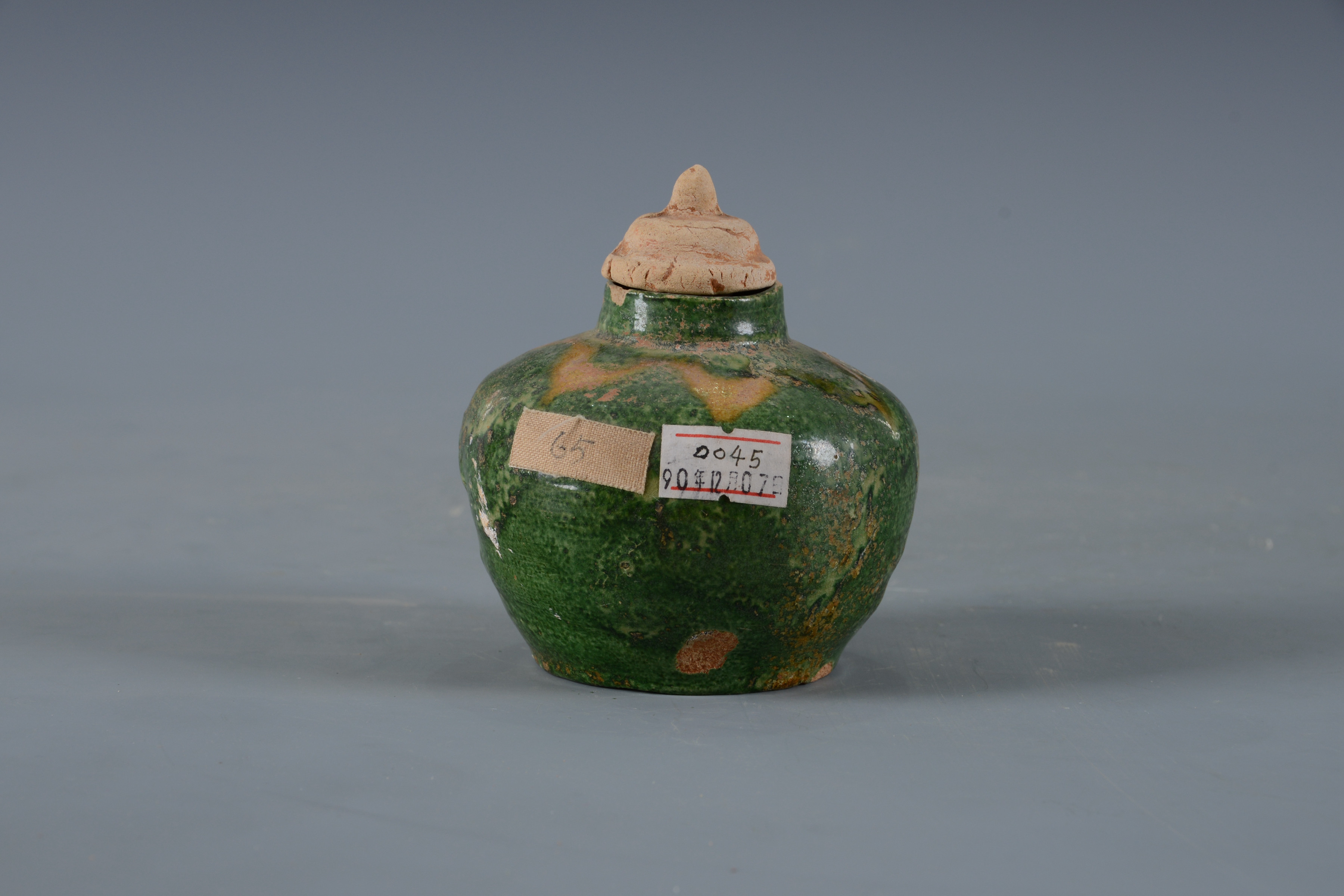 明素三彩花卉紋陶罐（帶蓋）