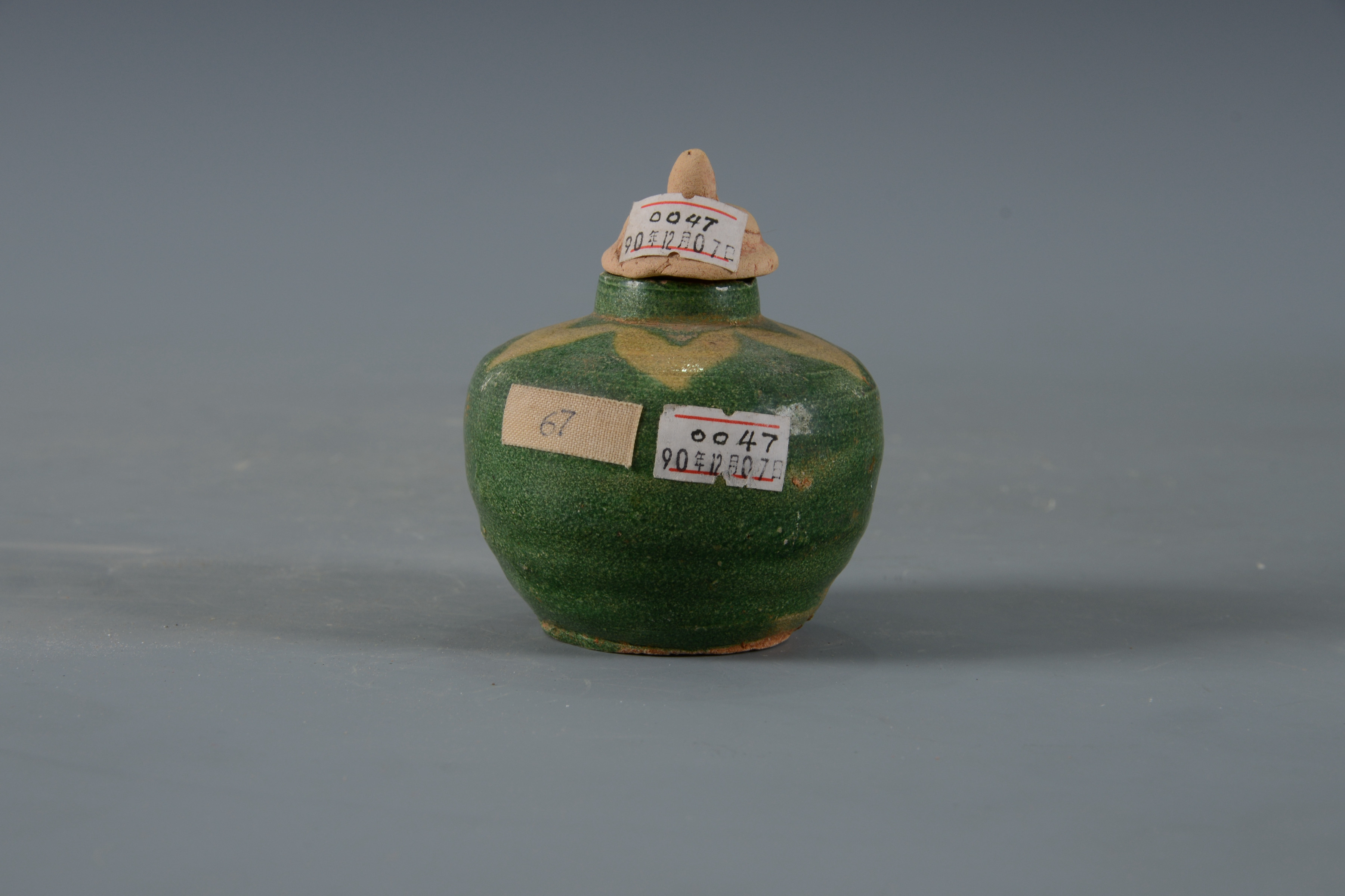 明素三彩花卉紋陶罐（帶蓋）