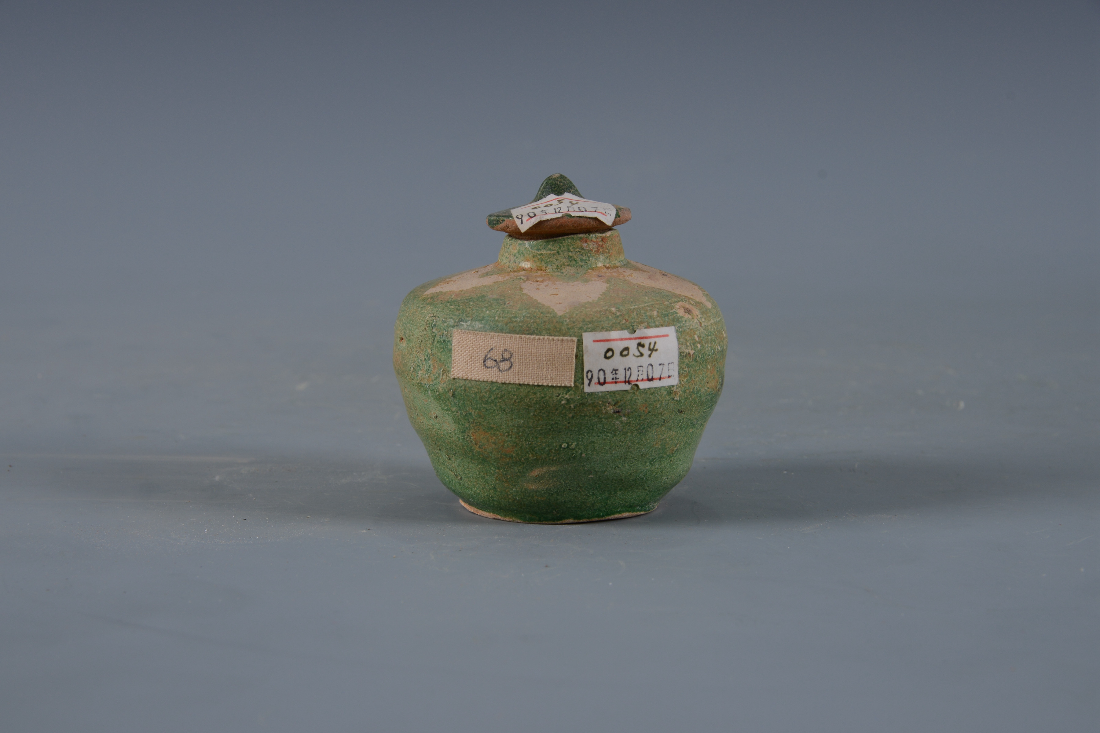 明素三彩花卉紋陶罐（帶蓋）