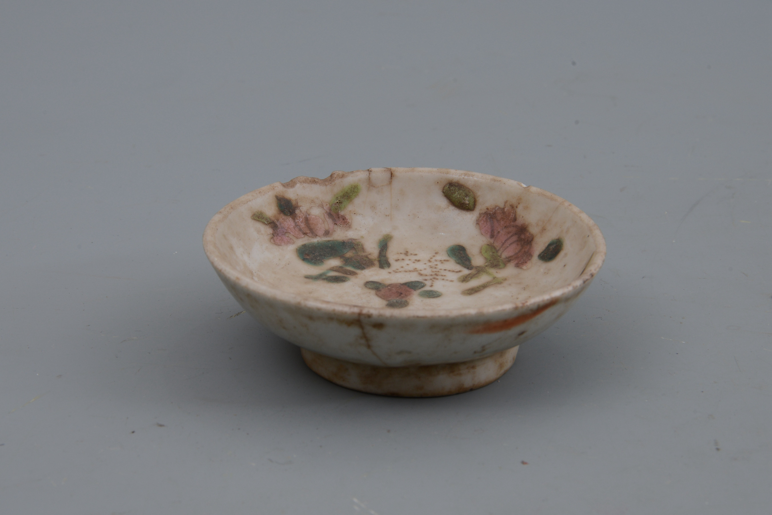 清粉彩花卉紋瓷碟