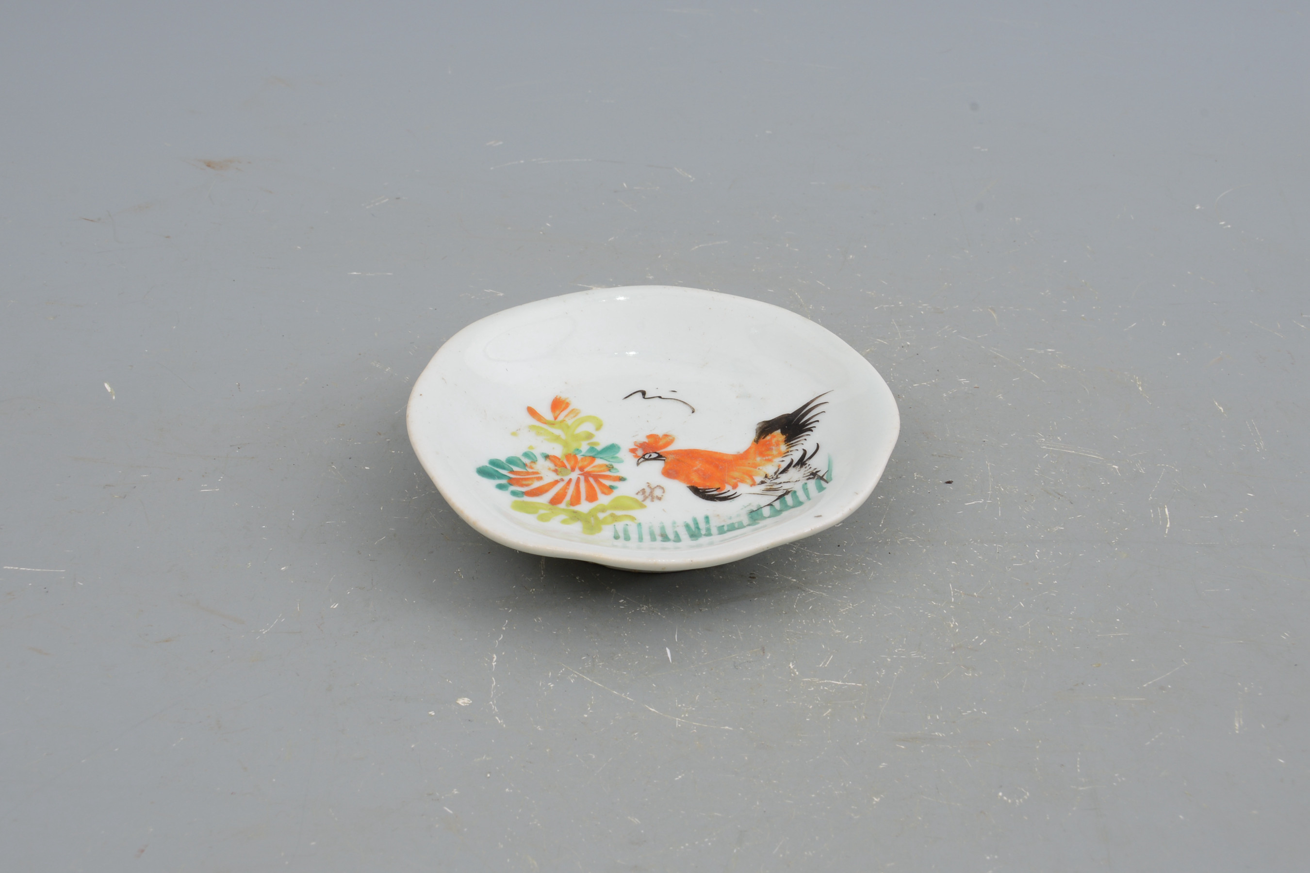 民國淺絳彩公雞花卉紋瓷碟