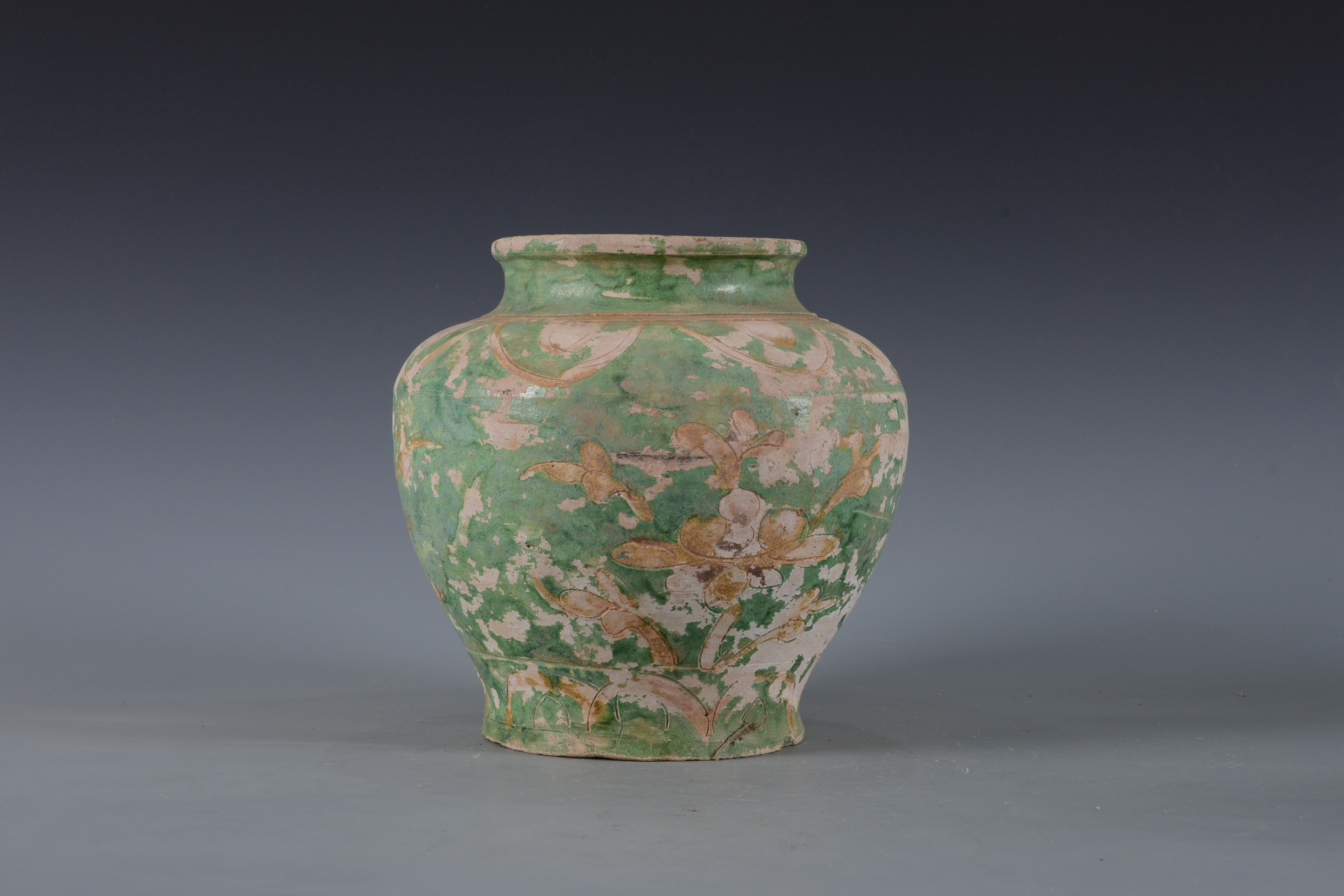 明素三彩花卉紋陶罐