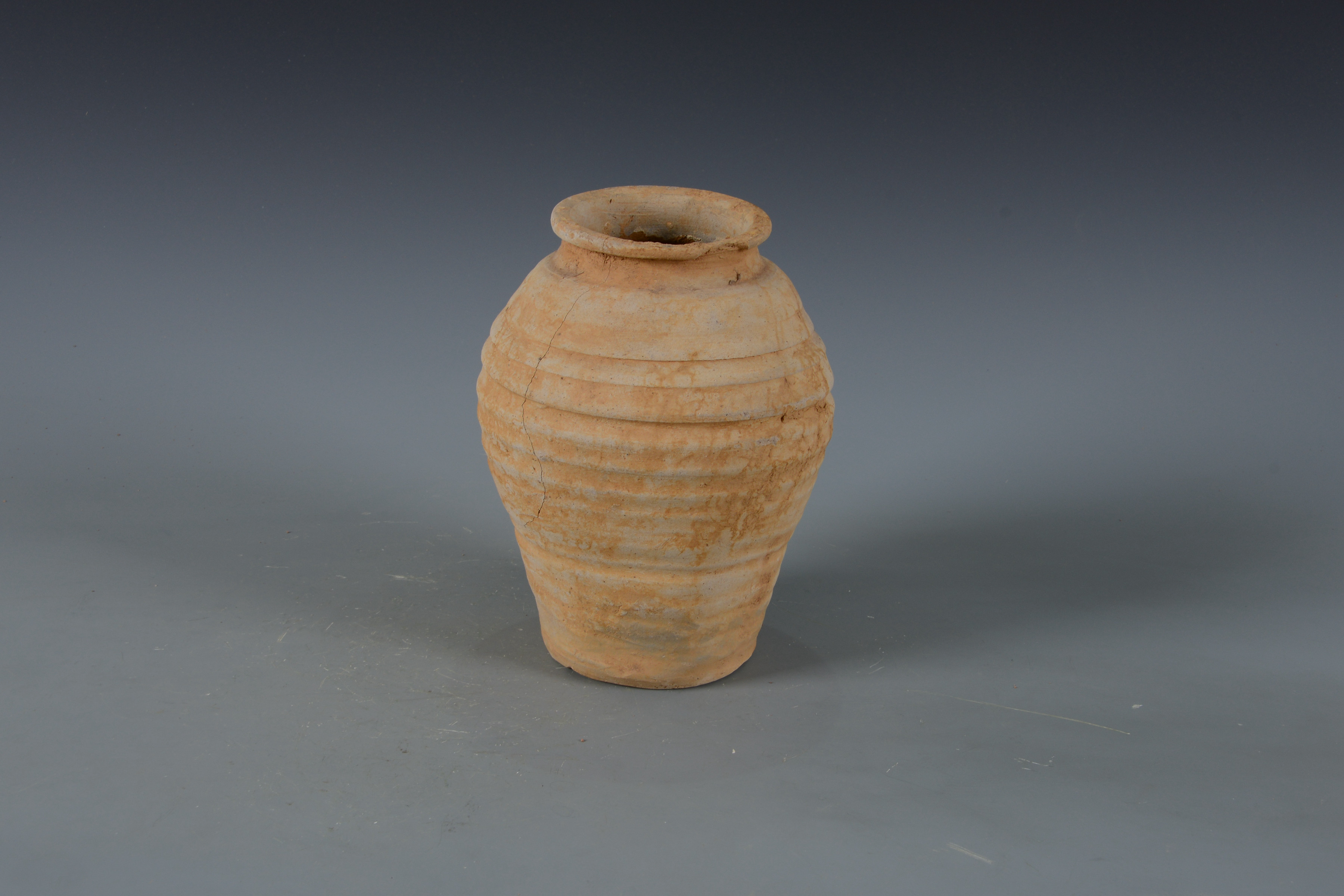 明弦紋素陶罐