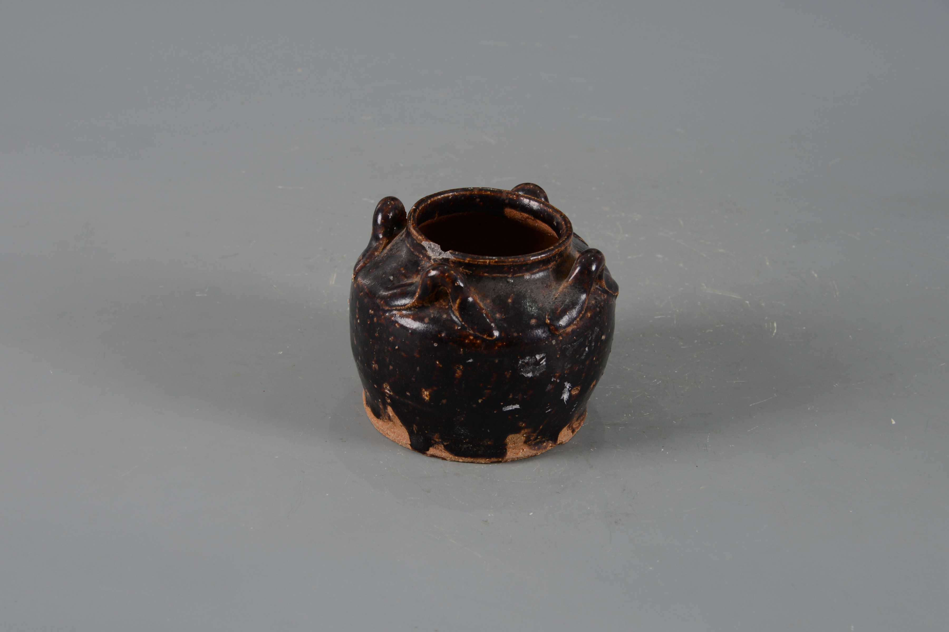 明黑釉四系陶罐