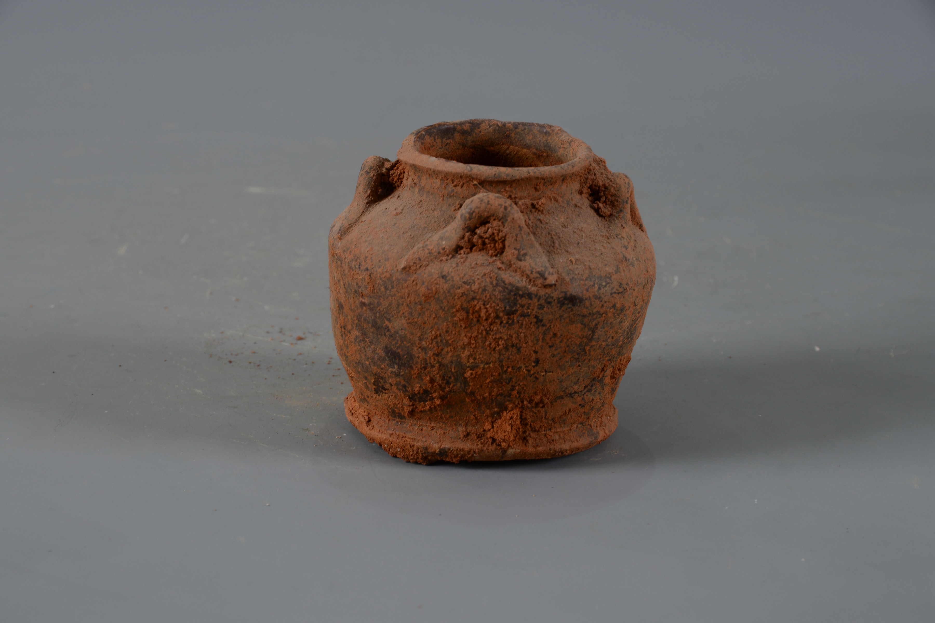 明褐釉四系陶罐