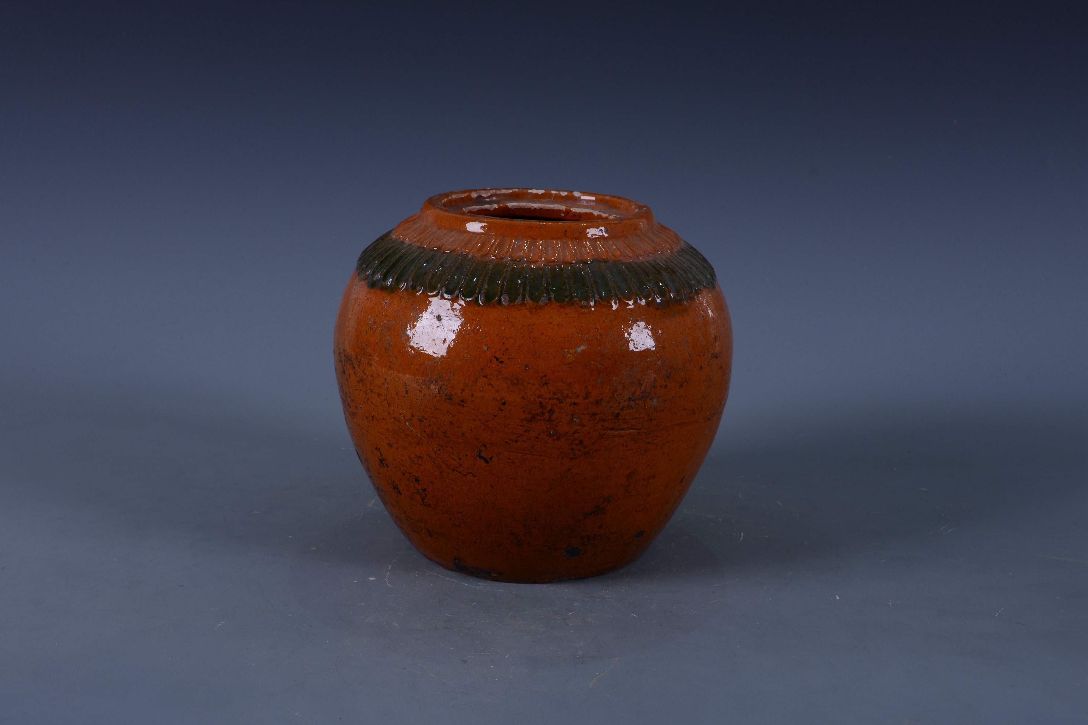 明素三彩印花花卉紋陶罐