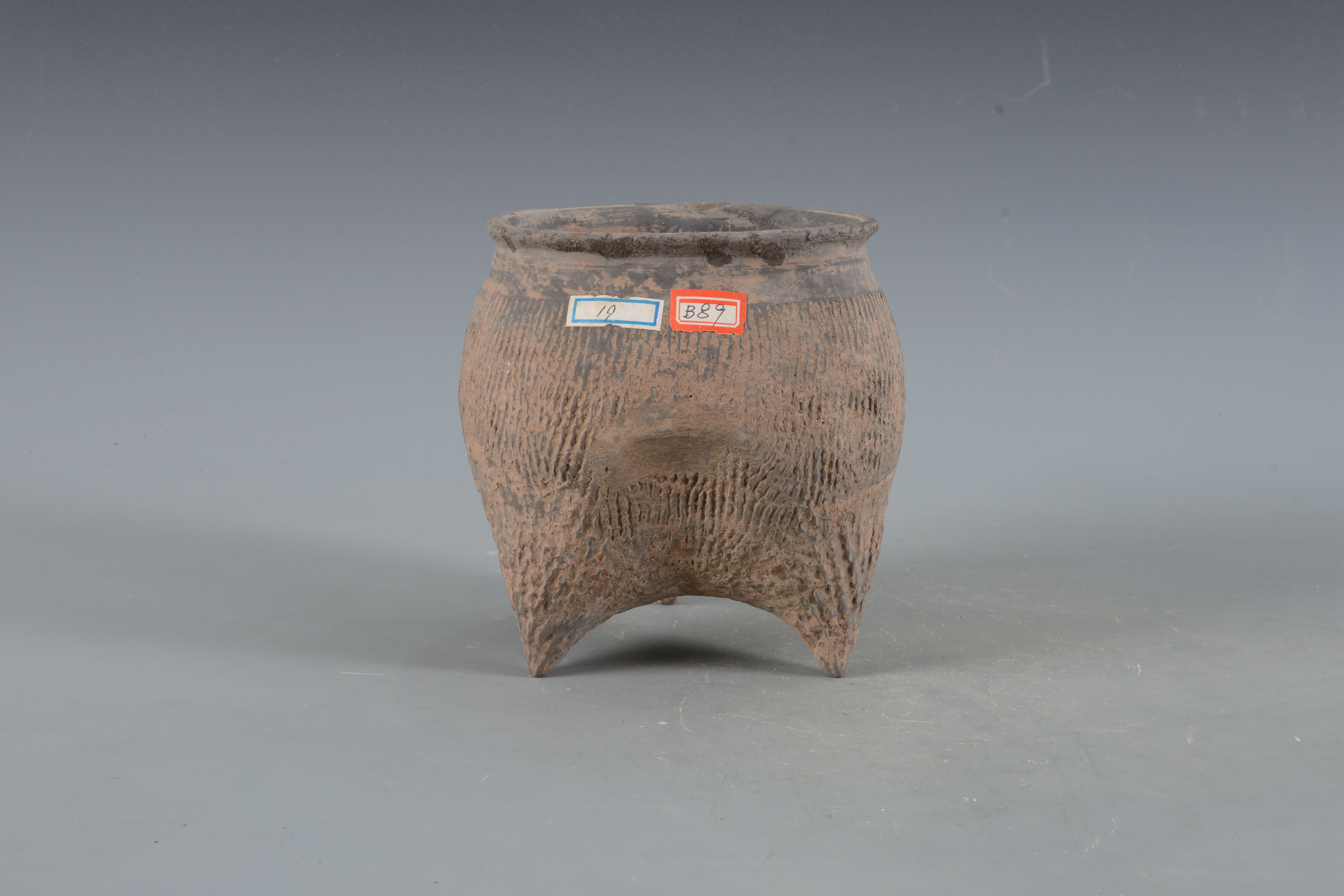 商三足繩紋灰陶鬲