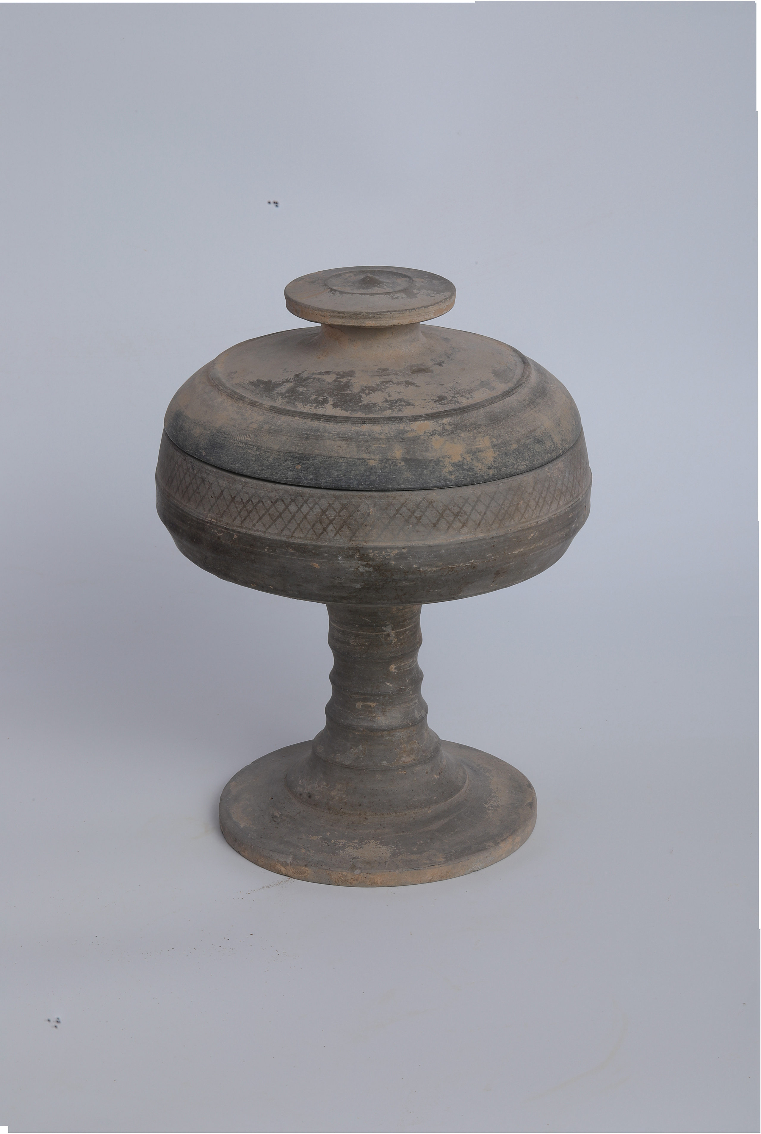 戰(zhàn)國灰陶網(wǎng)格紋蓋豆