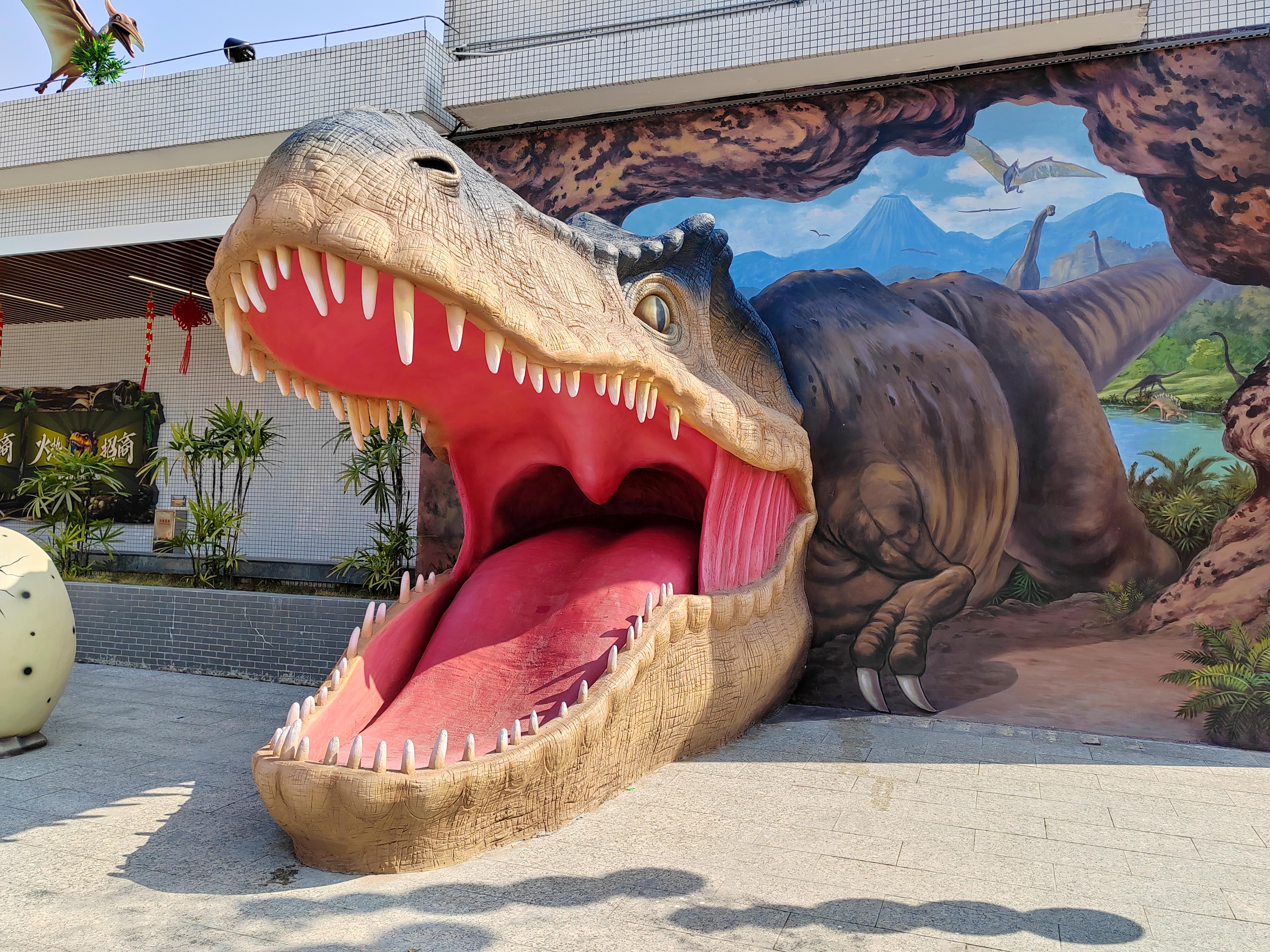 省內(nèi)首個！快來黃村服務區(qū)打卡“河源恐龍”