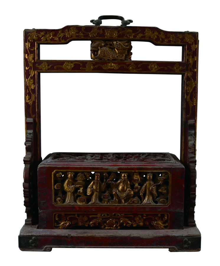 03市博物館-清鏤雕描金八仙人物花卉瑞獸紋禮盒擔(dān).jpg